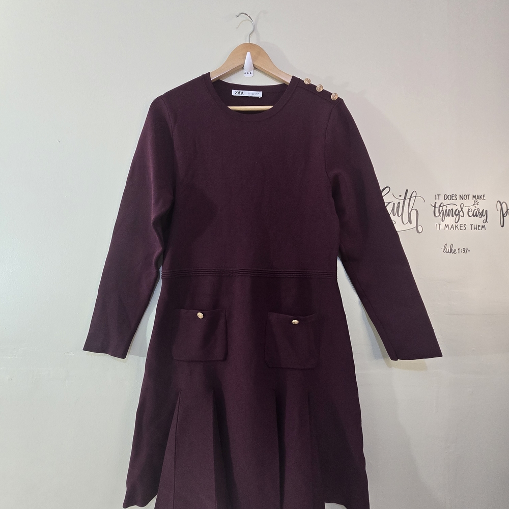 ZARA Burgundy Long Sleeve Dress – Gold Button Detail – Size XS – Elegant Fit